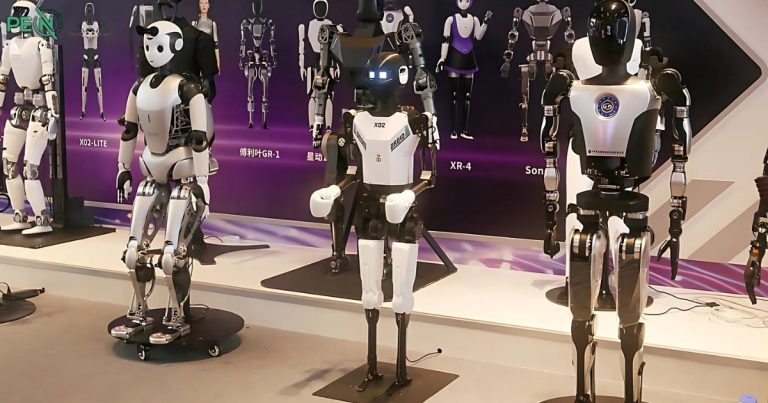 China highlights tech-driven growth, green transition at Davos