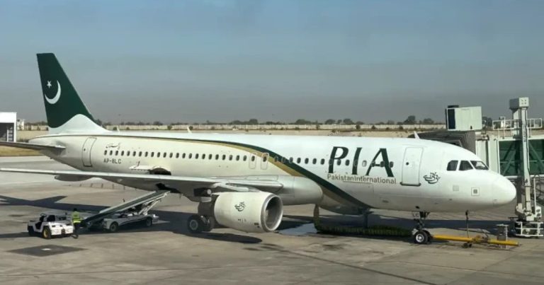 78 iPhone 16 Pro caught from PIA crew members