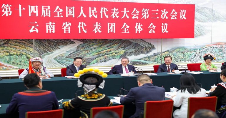 Chinese leaders attend deliberations at annual legislative session