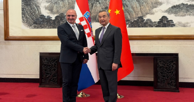 Chinese FM holds talks with Croatian counterpart