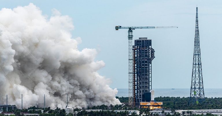 China closer to manned moon landing goal after Long March-10 rocket test