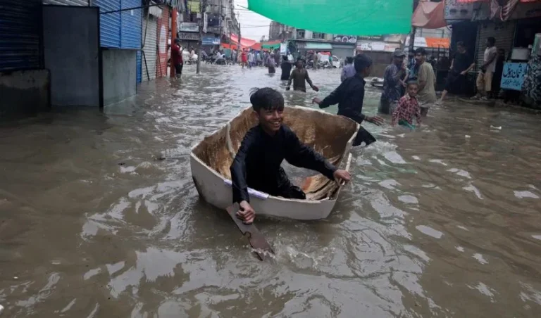 Weather alert: Heavy rain forecast in Karachi until Aug 22