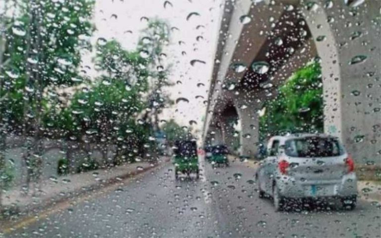 Light to heavy rain brings relief across Karachi