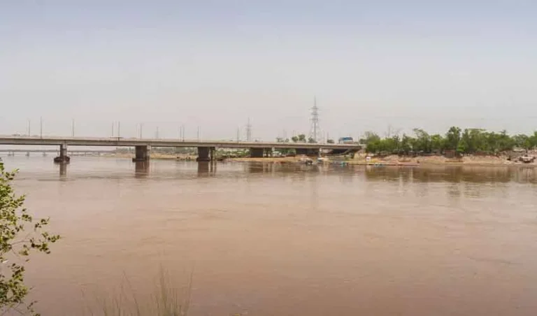 High flood sweeps Kasur villages as Sutlej river overflows banks