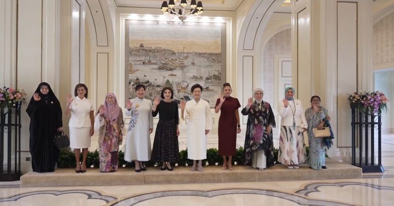 Peng Liyuan hosts spouses of SCO leaders, showcases Chinese culture