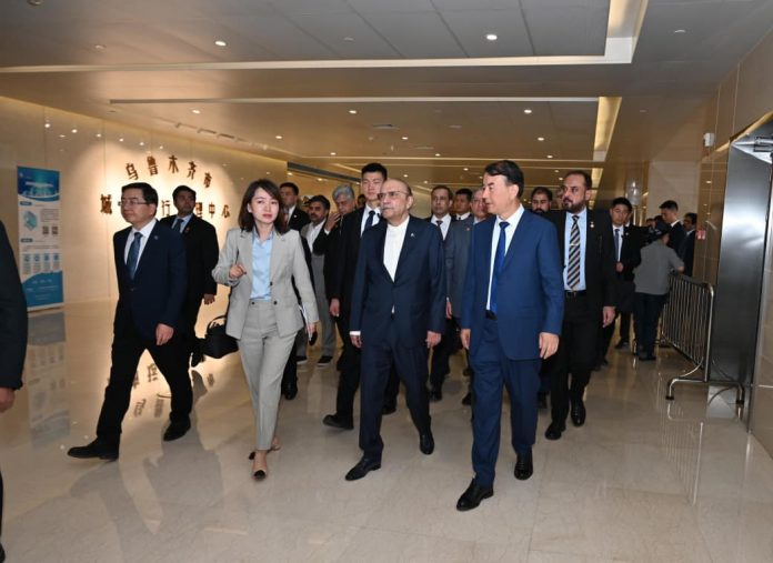 President Zardari visits Urban Operations and Management Centre in Urumqi
