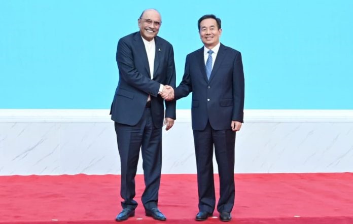 President Zardari meets Communist Party Secretary of Xinjiang President Zardari meets Communist Party Secretary of Xinjiang