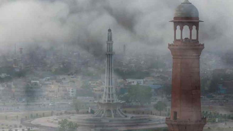 Toxic air from India pushes Lahore to top of global pollution rankings