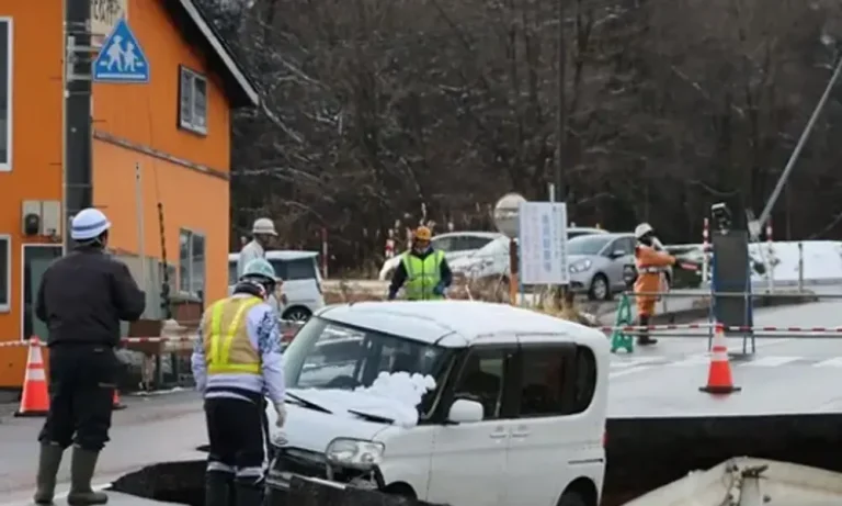 Major Japan quake injures 30, damages roads