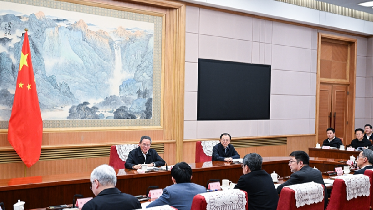 Li Qiang chairs talks on draft government work report, five-year plan