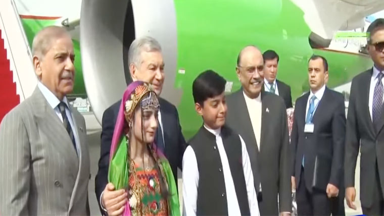 Uzbek President Shavkat Mirziyoyev gets red carpet welcome in Pakistan