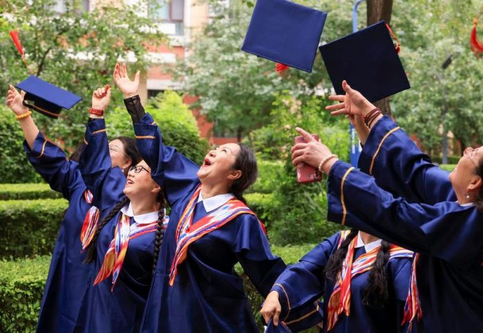 Feature: No retirement from learning — Chinese seniors embrace overseas study for new beginnings