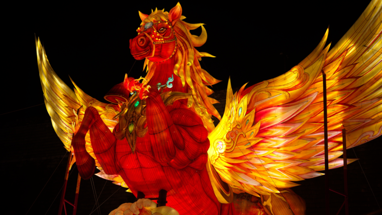 40th Qinhuai Lantern Festival lights up Chinese New Year celebrations