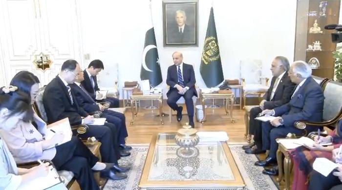 In meeting with Chinese envoy, PM highlights Pakistan’s de-escalation role amid Mideast tensions