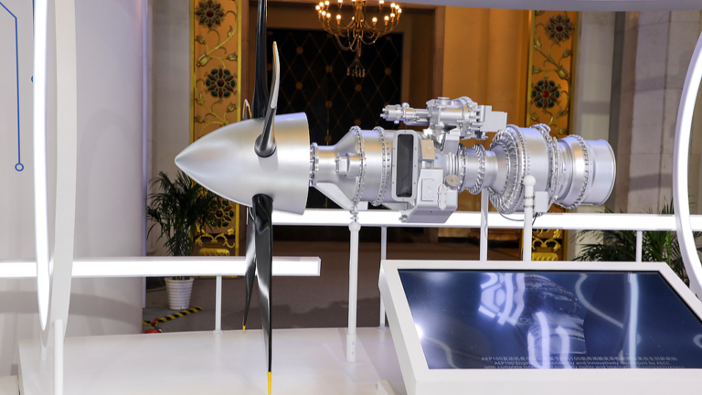 Megawatt hydrogen turboprop engine completes maiden flight in central China