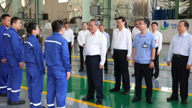 Chinese premier stresses endeavors to advance high-end equipment manufacturing