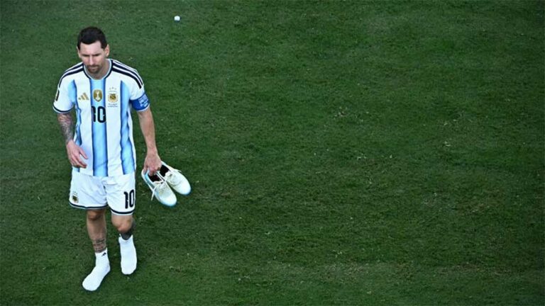 Messi lands in Argentine hometown after World Cup defeat