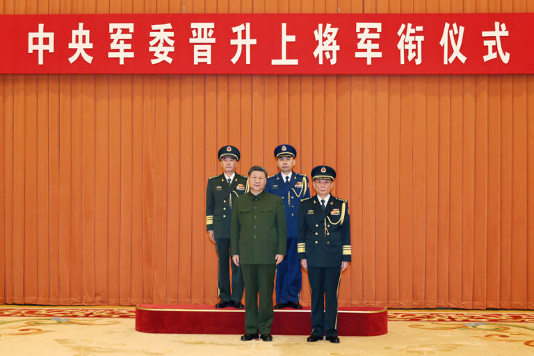Xi presents orders to promote two military officers to rank of general