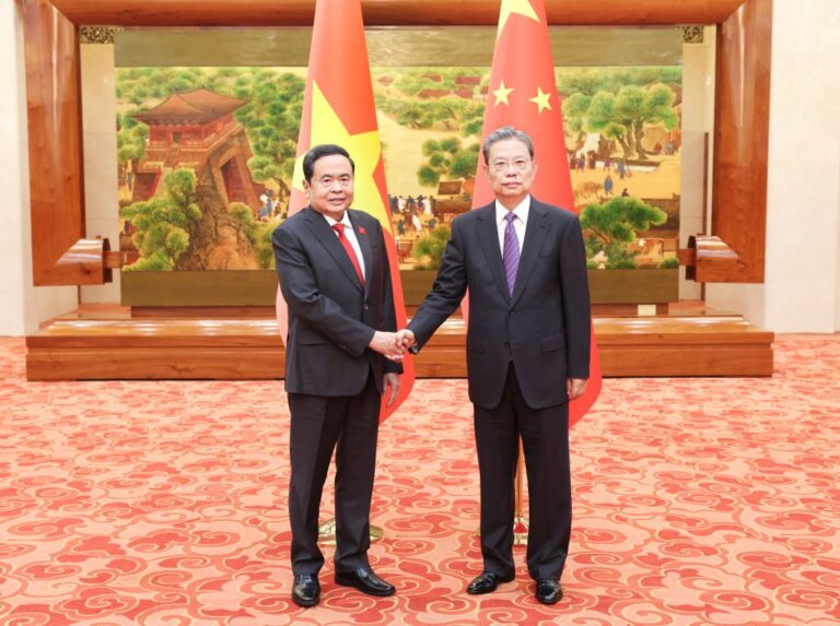 China’s top legislator meets with Vietnam’s National Assembly chairman